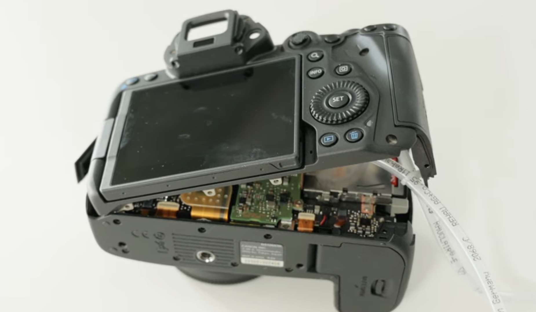 何と！キヤノン EOS R5を水冷化！8K熱停止問題は解決されるのか！？熱