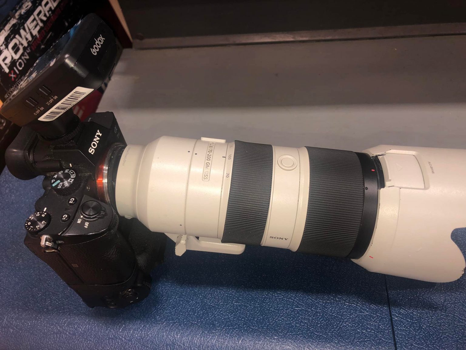 ソニーの70-200F2.8 GMレンズにバスケットボールがヒットしてもげた